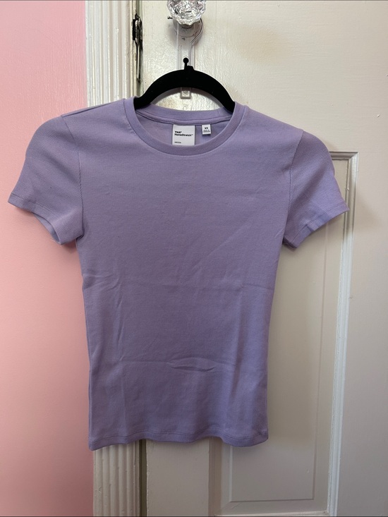 Aritzia Tops - Aritzia TNS Light Lavender Ribbed Short Sleeve Tee